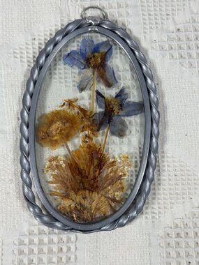 Pressed Wildflower Oval Hanging Frame with Silver Tone Pewter Metal Twisted Edge